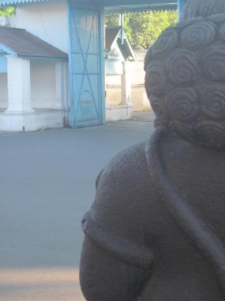Warrior figure at the entrance of Baluwarti